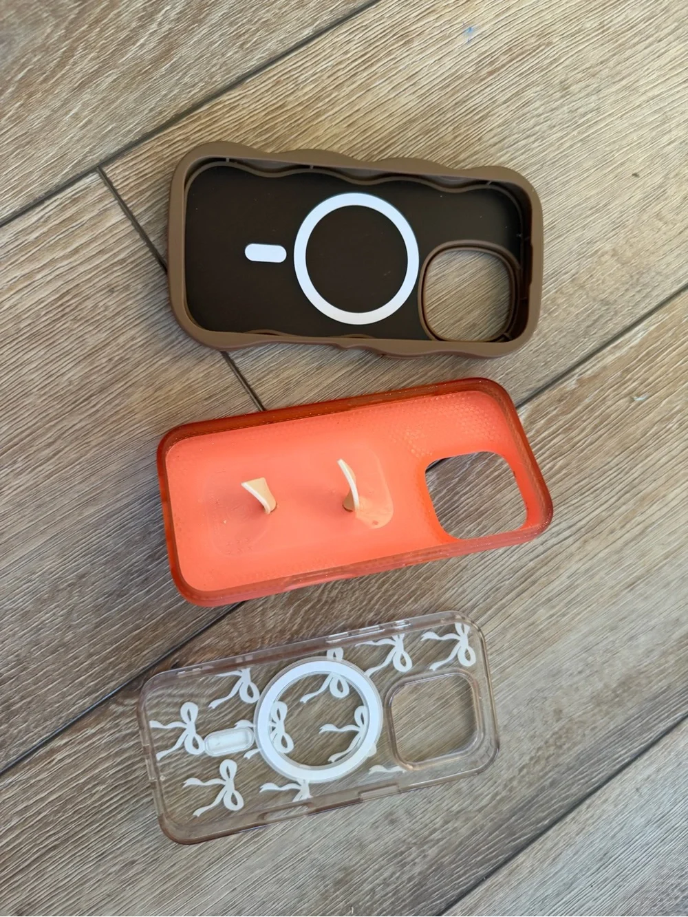 iPhone 16 pro MagSafe brown Wave and clear with bows and amber massey loopy